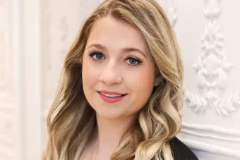 Julia Mahoney headshot