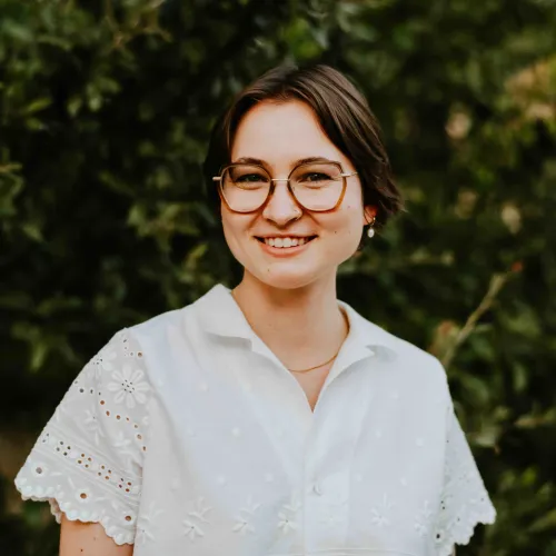 Outdoor smiling photo of Ellen Birch